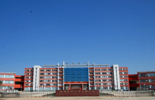 曲靖經(jīng)開區(qū)第三中學(xué)無(wú)電照明應(yīng)用